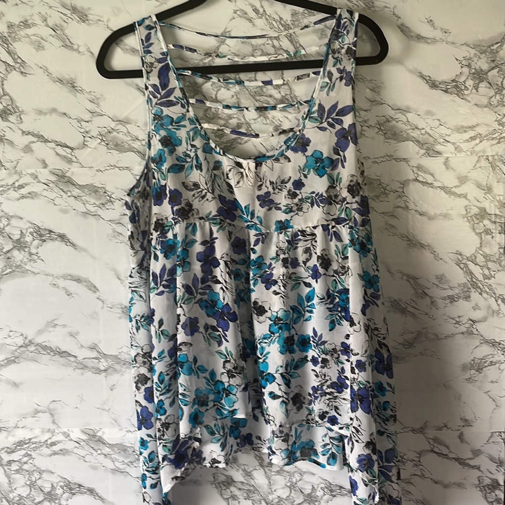Torrid size 0 blue/white floral print blouse. - Picture 3 of 4
